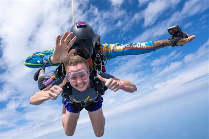 Can your first skydive be solo?