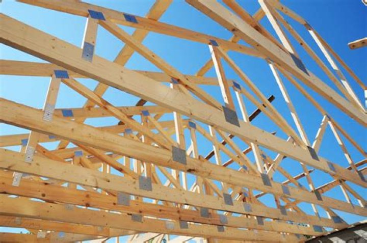 Do roof trusses need load-bearing walls?