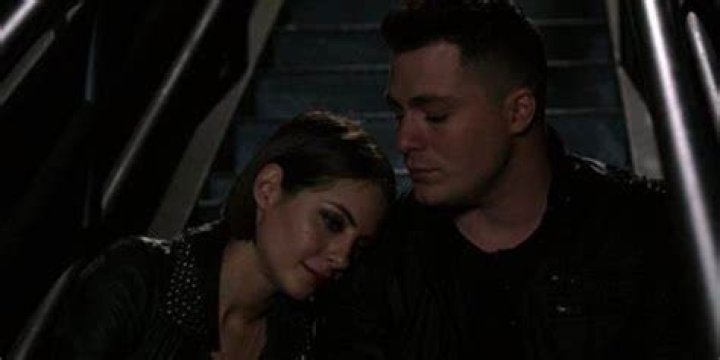 Does Thea marry Roy?