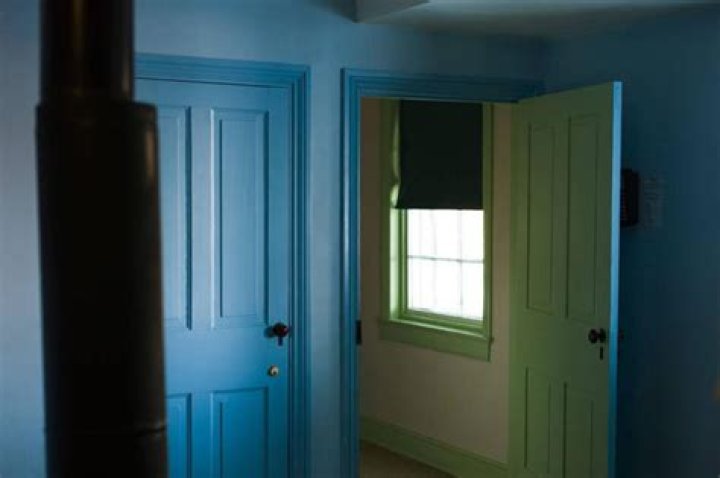 What does a blue door mean on an Amish house?