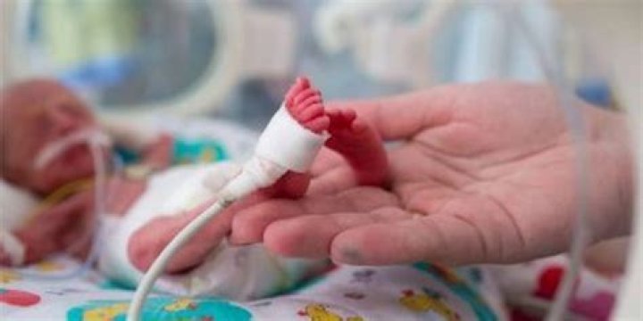 What is the earliest a baby has ever walked?